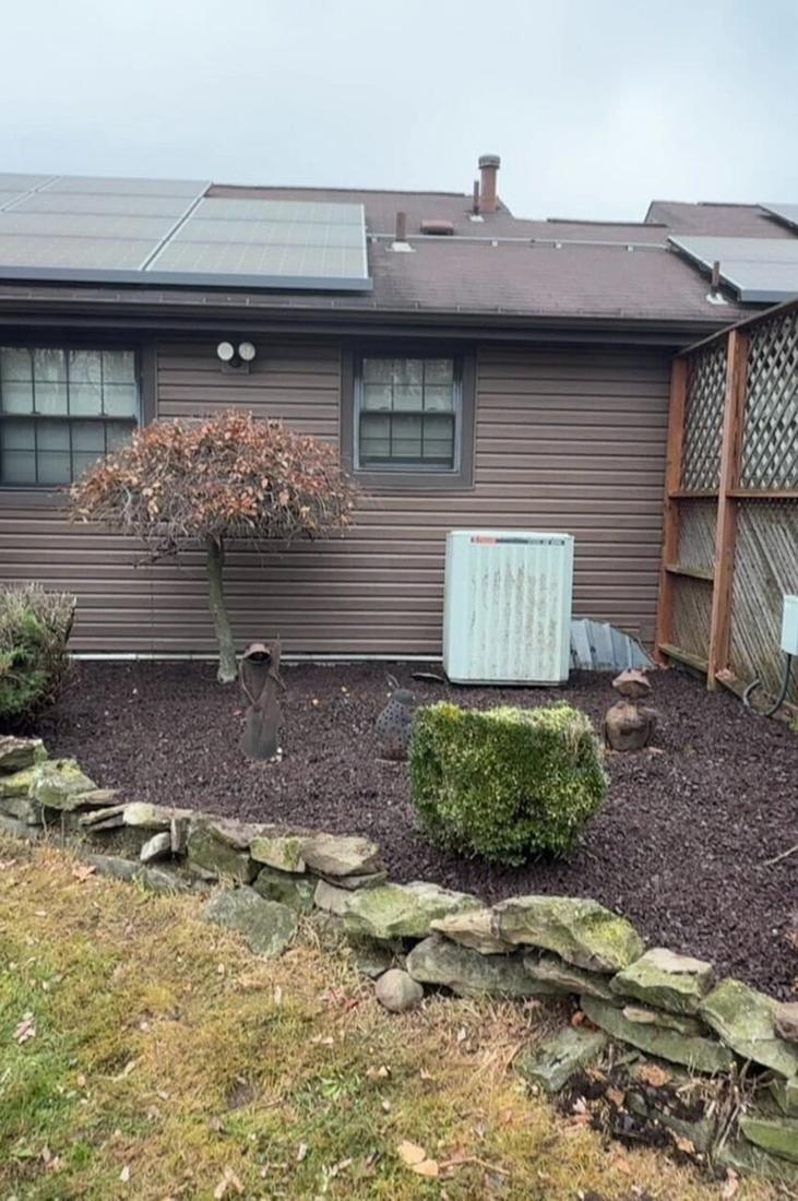 Clean mulch bed with an ornamental tree along a house foundation